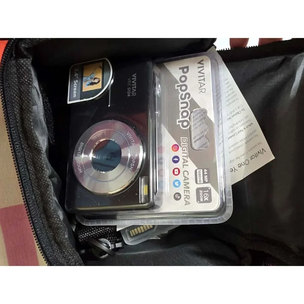 Vivitar Popsnap Compact Digital Camera w/Carry Bag
